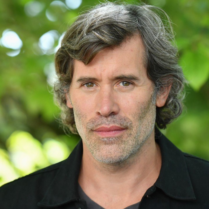 VOICI SOCIAL : Jalil Lespert : ce geste symbolique qu'il a fait par amour pour Laeticia Hallyday (1)