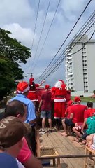 Desfile do Papai Noel que morreu em Gaspar após cair de caminhão
