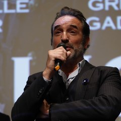 VOICI SOCIAL- « J’ai Du Mal Avec Lui " : Jean Dujardin Se Fait Dézinguer Par Un Célèbre Animateur (1)