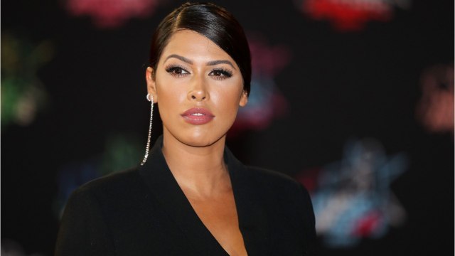 VOICI - PHOTO Ayem Nour pose avec la nouvelle compagne de son ex Vincent Miclet, les internautes voient double