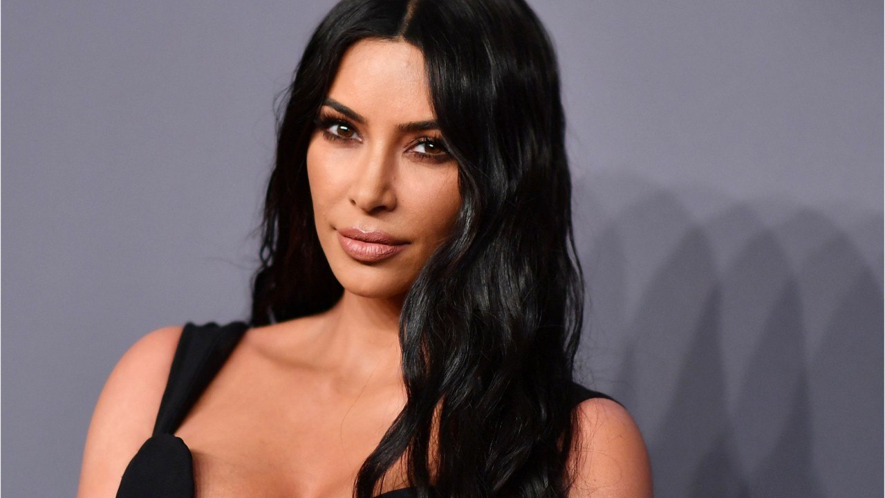 VOICI : "C'est de mauvais goût" : Kim Kardashian accusée de se faire de l'argent sur le dos du Megxit