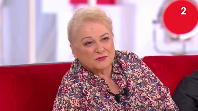 VOICI - Josiane Balasko : les confidences sur sa mère