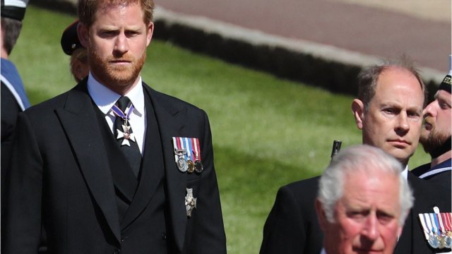VOICI - Prince Charles : sa réaction après les nouvelles attaques de son fils Harry contre la famille royale