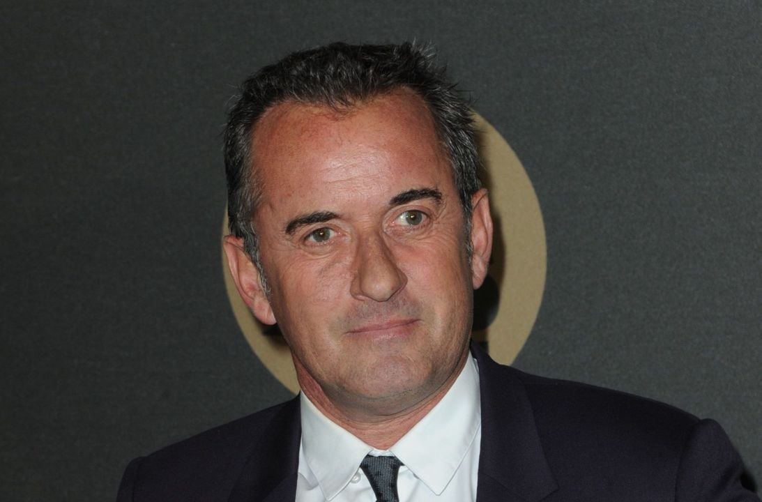 Voici - Christophe Dechavanne en guerre contre M6 : pourquoi il réclame 10 millions d'euros à la chaîne