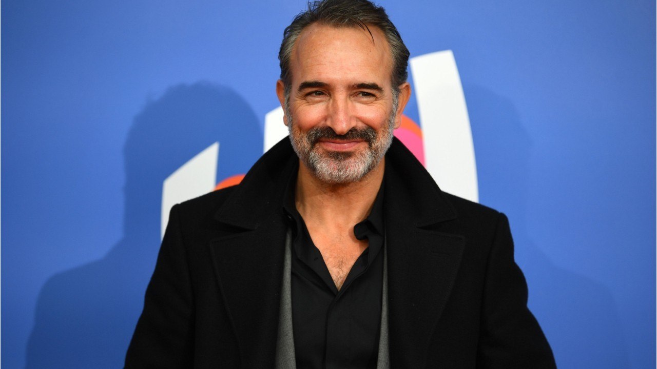 VOICI : Jean Dujardin : l'acteur évoque les humiliations qu'il a subies à l'école