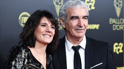 VOICI - Raymond Domenech : Karine Le Marchand se moque d’un de ses clichés avec Estelle Denis
