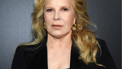 Voici - Sylvie Vartan : ce détail qui la "dérange beaucoup" concernant sa fille Darina