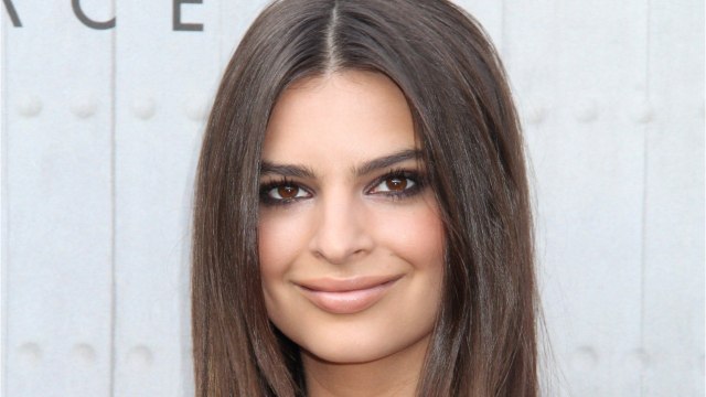 VOICI : PHOTO Emily Ratajkowski enceinte : elle éblouit ses fans en prenant la pose sur un bateau