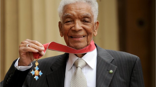 VOICI Mort de l'acteur Earl Cameron (James Bond, Inception, Doctor Who) à l'âge de 102 ans