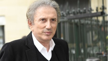 VOICI :  Michel Drucker hospitalisé : l'animateur donne enfin de ses nouvelles
