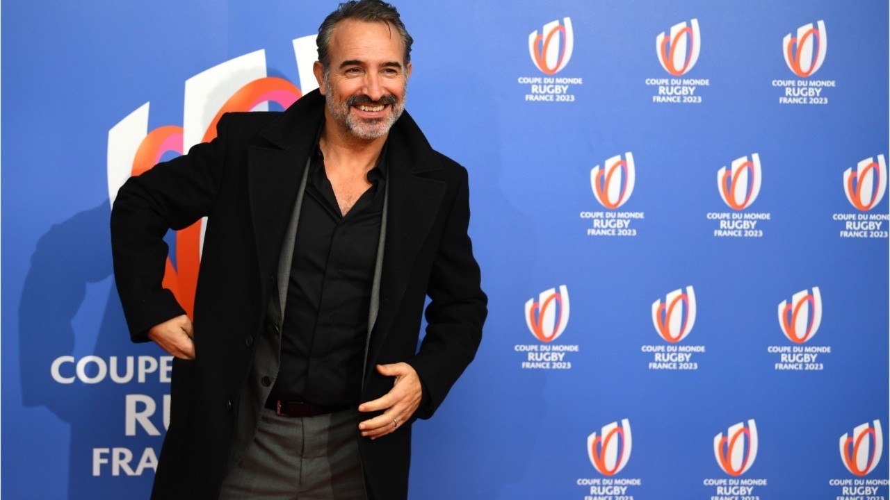 VOICI - PHOTO George Clooney : Jean Dujardin lui souhaite un bon anniversaire en déterrant un amusant cliché à ses côtés