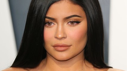 VOICI Kylie Jenner en string avec sa meilleure amie, les internautes voient double
