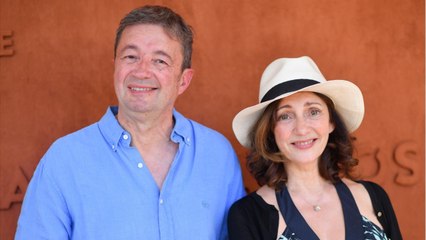 VOICI - PHOTO Scènes de ménages : Frédéric Bouraly (José) pose avec le vrai mari de Valérie Karsenti (Liliane)