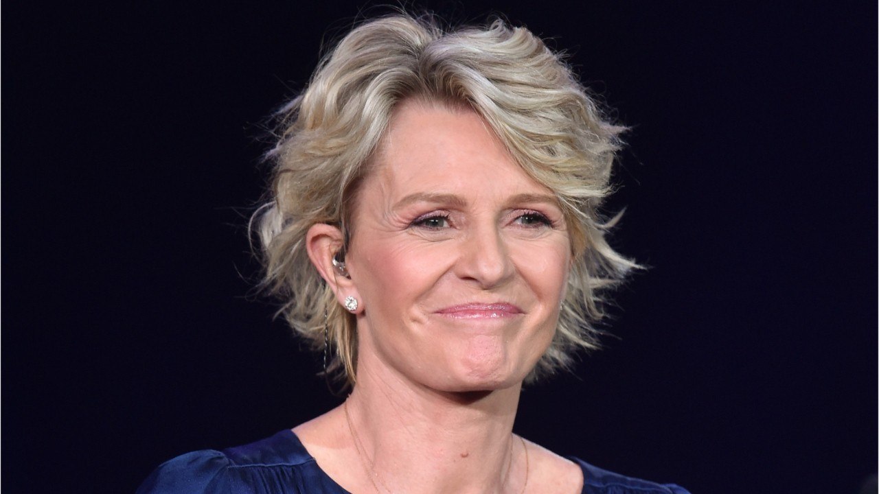 VOICI - Sophie Davant attaquée par un internaute : l'animatrice le recadre sèchement