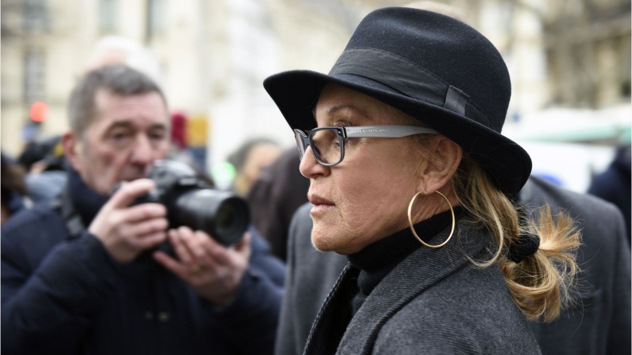 VOICi - Sheila agressée chez elle par « 3 mecs avec des barres de fer ", la chanteuse raconte son traumatisme