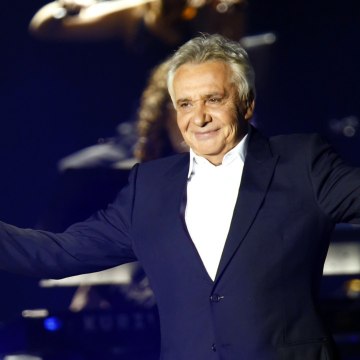 VOICI social: Michel Sardou infidèle : il révèle comment il a quitté son ex-femme pour Anne-Marie Périer (1)