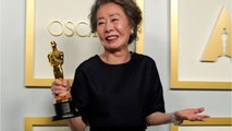VOICI : Oscars 2021 : sous le charme, l'actrice sud-coréenne Youn Yuh-jung déclare sa flamme à Brad Pitt