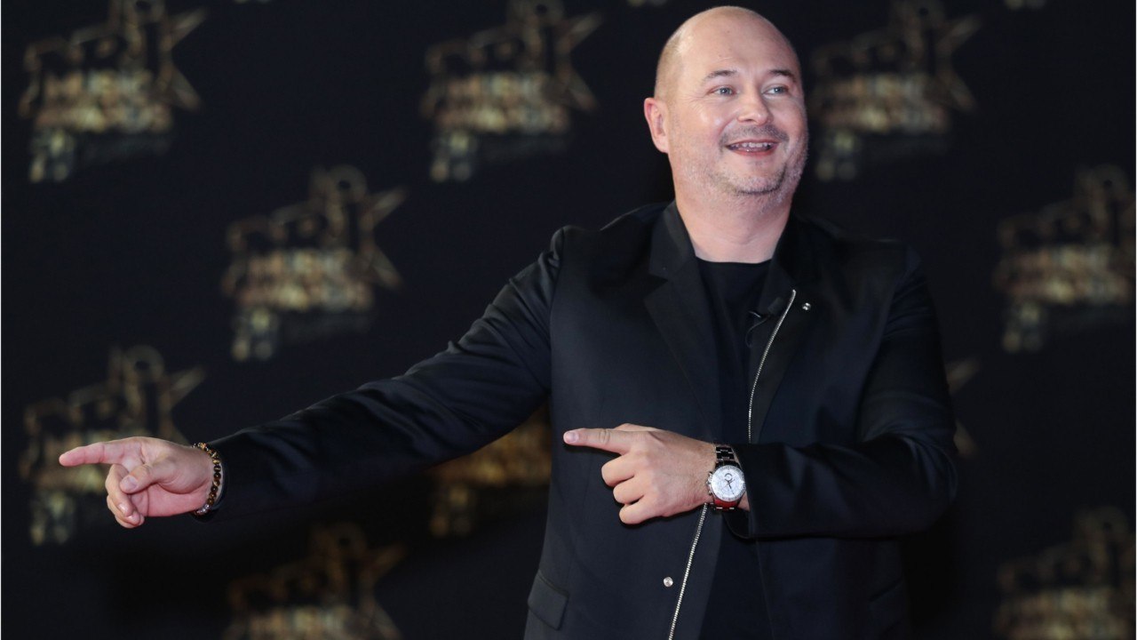 VOICI - Cauet plaisante sur la vaccination : sa communauté est morte de rire