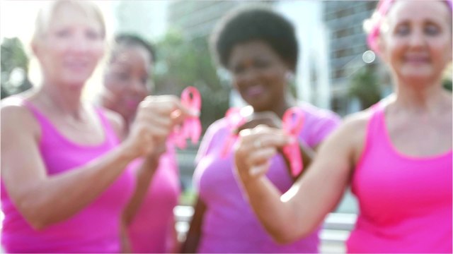 VOICI - Stars à nu : Bruno Guillon révèle pourquoi les hommes ont refusé de porter un cache-sexe