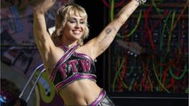VOICI - Miley Cyrus : sa tenue sexy a enflammé le Super Bowl