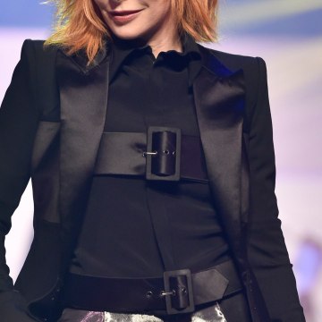 VOICI social Mylène Farmer obligée de déménager ? Pourquoi la chanteuse aurait été chassée par ses voisins (1)