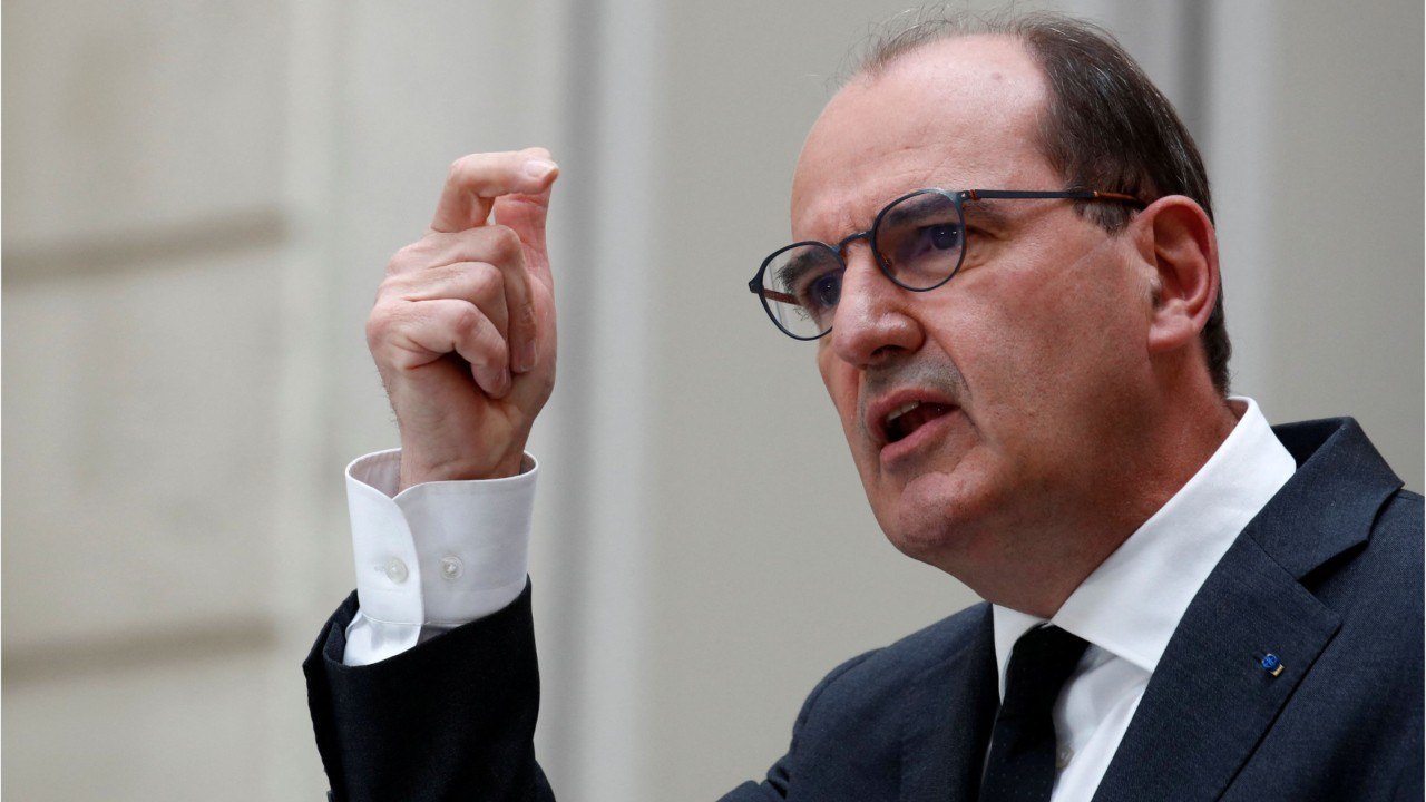 VOICI - Jean Castex : après les petites culottes, le Premier ministre reçoit encore des colis improbables