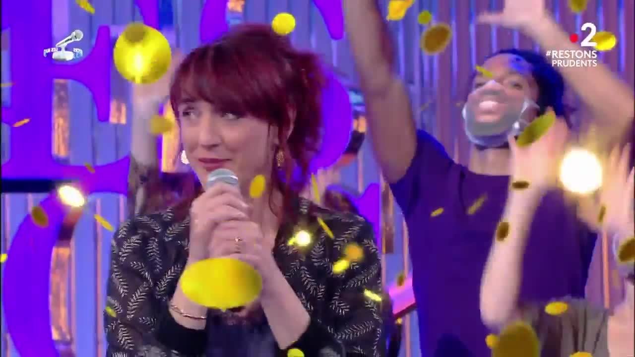 VOICI N'oubliez pas les paroles : Valérie qualifiée pour les huitièmes de finale