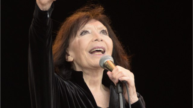 VOICI - Juliette Gréco blessée par sa mère : les mots très durs qu'elle lui a dits