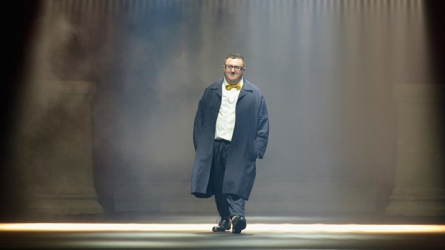 VOICI - Mort du créateur Alber Elbaz, l'ancien directeur artistique de la maison Lanvin, à l'âge de 59 ans