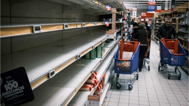 VOICI - Coronavirus : Moundir remercie Emmanuel Macron, Clara Morgane réagit et se fait critiquer