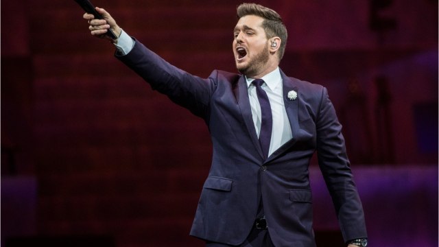 VOICI - Michael Bublé : le crooner est-il violent avec sa femme Luisana Lopilato ? Les fans s'interrogent