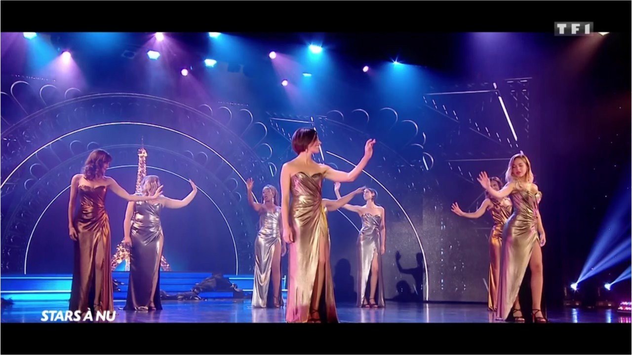 VOICI - Stars à nu : les noms de deux célébrités qui se dénuderont dans la saison 2 révélés