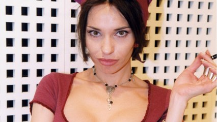 VOICI - PHOTO Béatrice Dalle partage un rare cliché de son père militaire