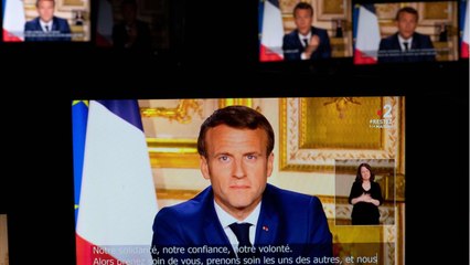 VOICI-Emmanuel Macron défend Agnès Buzyn dans la gestion de la crise du coronavirus