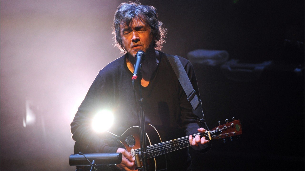 VOICI « Chantal Goya 2.0, chorégraphies de peep-show ", Jean-Louis Murat accable Angèle