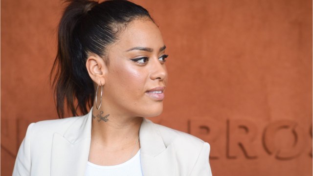 VOICI - Amel Bent pas super polie ? Mélodie de The Voice fait de grosses révélations sur la chanteuse