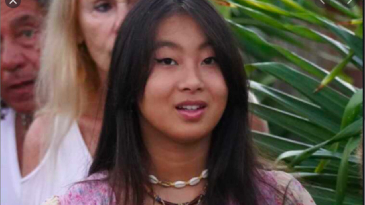 VOICI : Jade Hallyday en bikini à Saint-Barthélemy, elle fait réagir son ami Tristan