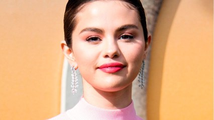 VOICI Selena Gomez : ce tatouage qui lui rappelle une journée très douloureuse