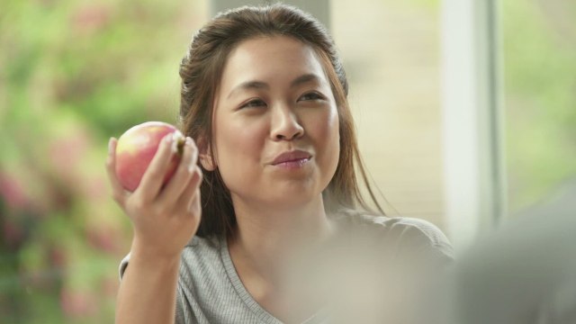 VOICI - Minceur : 5 fruits pour booster la perte de poids