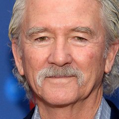 VOICI social Patrick Duffy (Dallas) : Comment Il a Réussi À Surmonter Le Meurtre De Ses Parents (1)