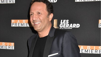 VOICI : Arthur profite de vacances en famille : la toile fond devant un cliché attendrissant de ses enfants