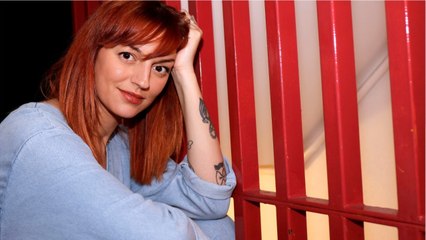 VOICI : Laura Calu (Scènes de ménages) : l'humoriste est enceinte de son premier enfant