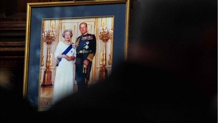 VOICI : Mort du prince Philip : Elizabeth II éprouve un "vide immense" selon son fils Andrew