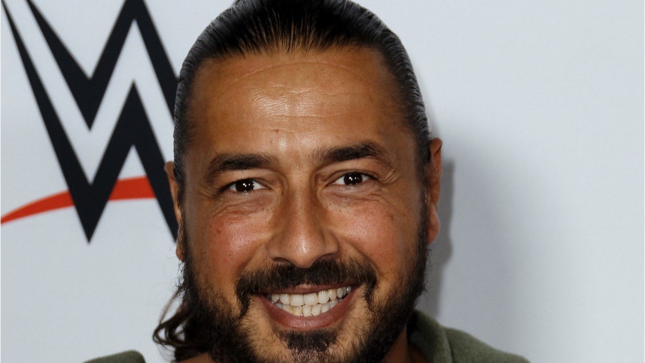 VOICI : Moundir : l'animateur partage son premier message après sa sortie du coma