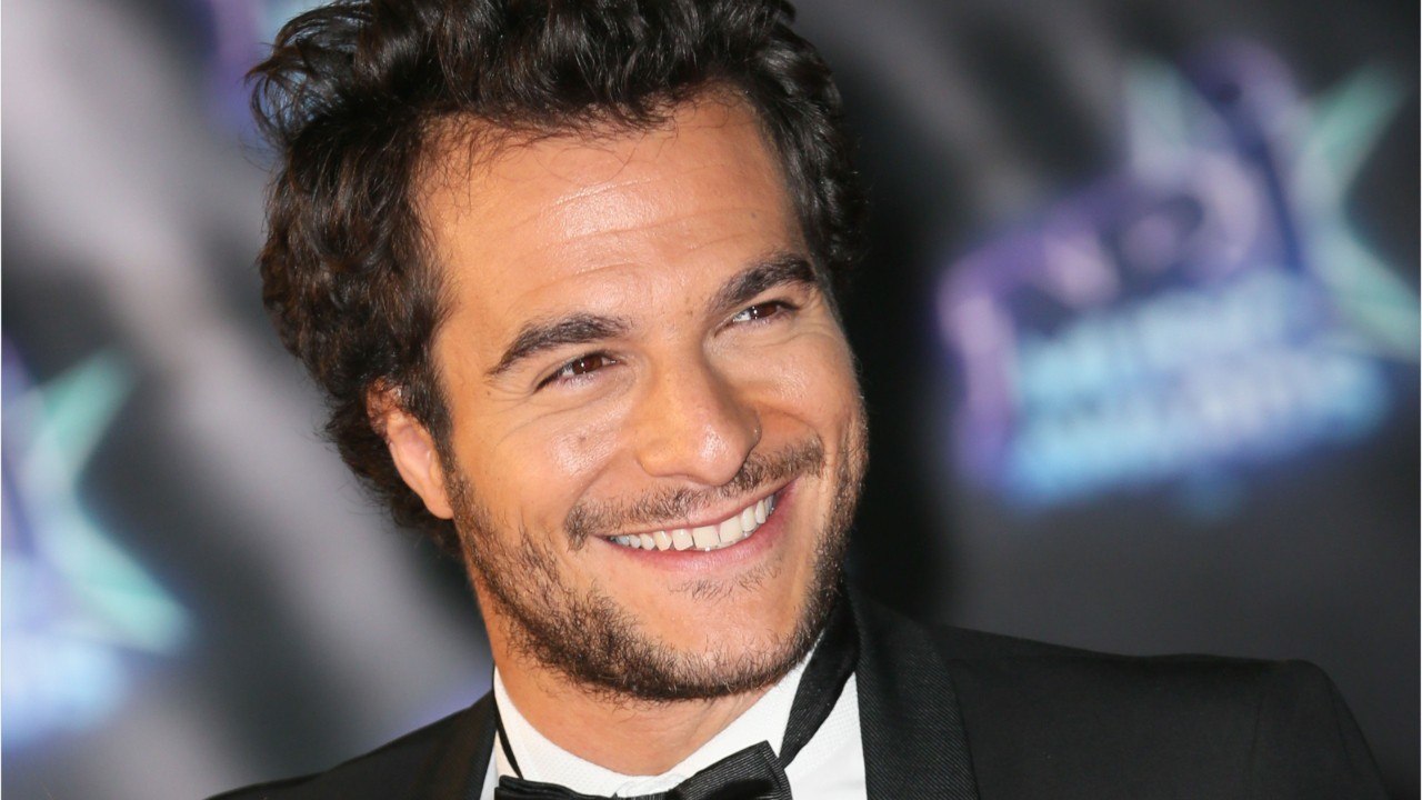 VOICI : Amir filme son fils Mikhaël en train de...