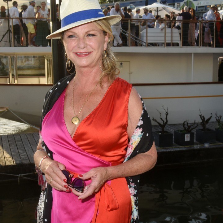 Voici SOCIAL - Richard Berry accusé d'inceste : ce que Coline Berry voulait faire pour « faire peur " à son père (1)