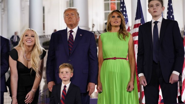 VOICI Melania Trump : cette exigence complètement farfelue à son arrivée à la Maison Blanche