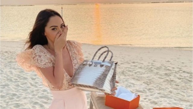 VOICI - PHOTO Nabilla Vergara a 29 ans : découvrez le cadeau inattendu de son époux Thomas Vergara