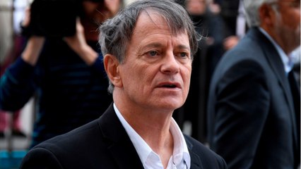 Voici - PHOTO Ici tout commence : Francis Huster méconnaissable sur le tournage de la série