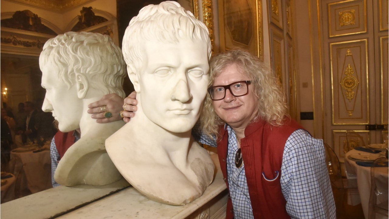 VOICI : Dîners clandestins organisés par Pierre-Jean Chalençon : le Palais Vivienne perquisitionné